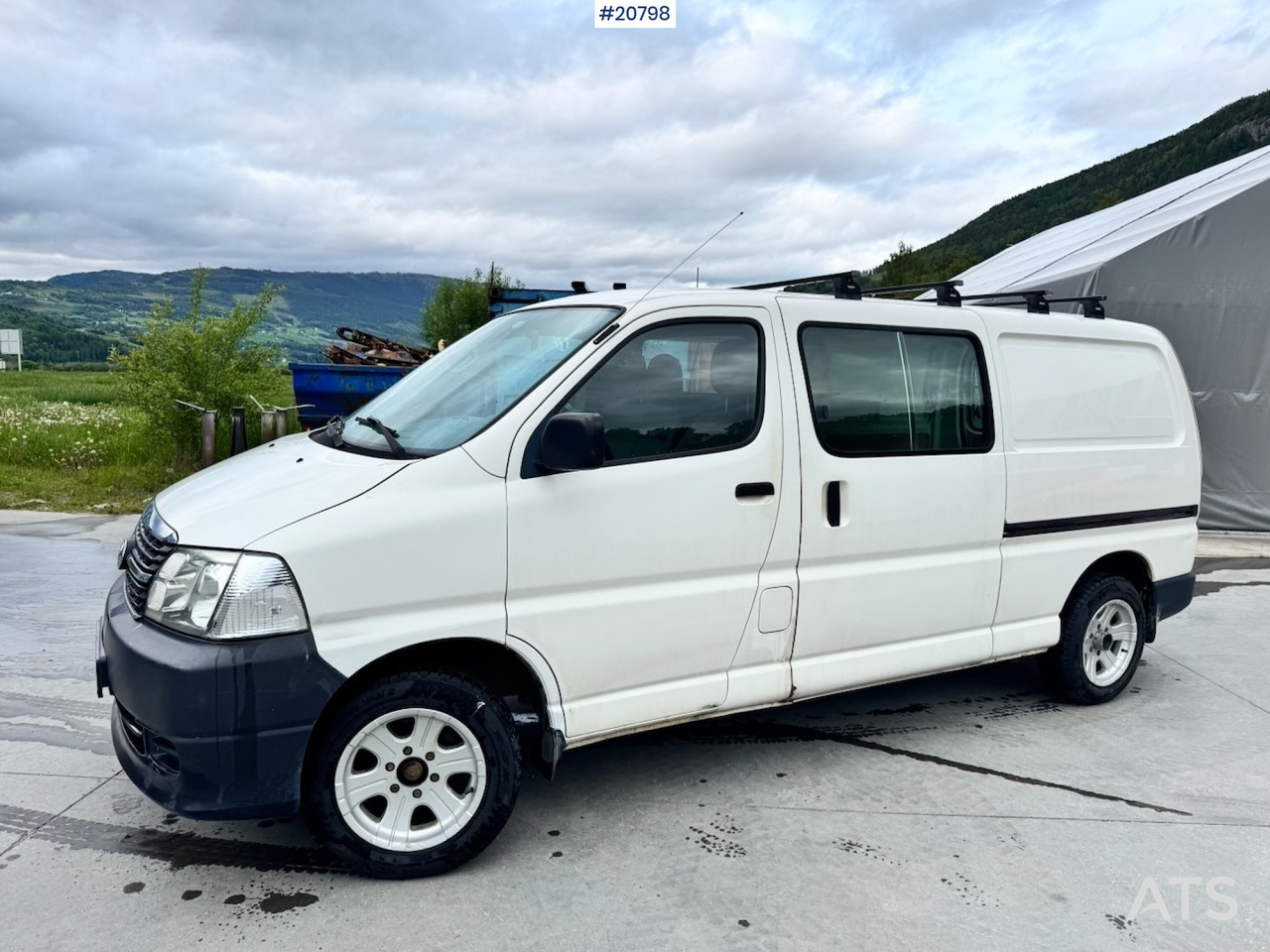 Toyota Hiace - Furgon: slika Toyota Hiace - Furgon Toyota Hiace - Furgon: slika Toyota Hiace - Furgon