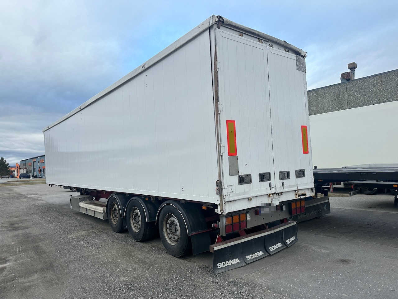 Vang flishenger - Poluprikolica sa zatvorenim sandukom: slika Vang flishenger - Poluprikolica sa zatvorenim sandukom Vang flishenger - Poluprikolica sa zatvorenim sandukom: slika Vang flishenger - Poluprikolica sa zatvorenim sandukom