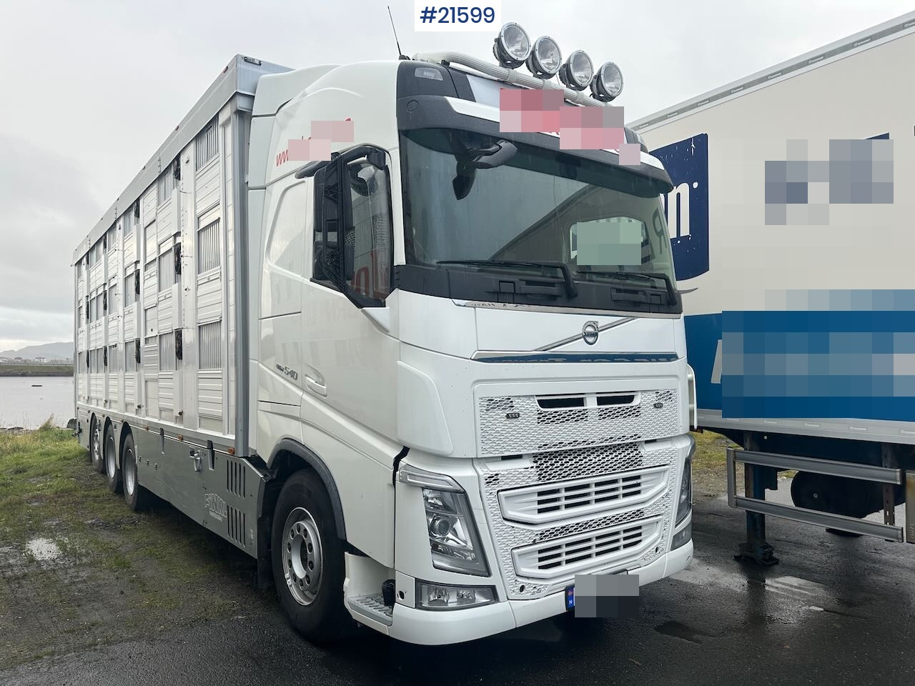 Volvo 540 8x4 dyrebil m/ Finkl påbygg, onspot og godkjent til 225 dyr - Kamion za prijevoz stoke: slika Volvo 540 8x4 dyrebil m/ Finkl påbygg, onspot og godkjent til 225 dyr - Kamion za prijevoz stoke Volvo 540 8x4 dyrebil m/ Finkl påbygg, onspot og godkjent til 225 dyr - Kamion za prijevoz stoke: slika Volvo 540 8x4 dyrebil m/ Finkl påbygg, onspot og godkjent til 225 dyr - Kamion za prijevoz stoke