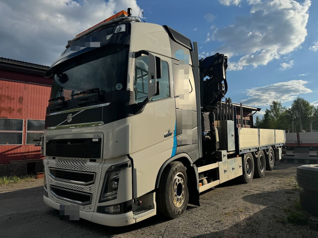 Volvo FH16 - Kamion s kranom: slika Volvo FH16 - Kamion s kranom Volvo FH16 - Kamion s kranom: slika Volvo FH16 - Kamion s kranom