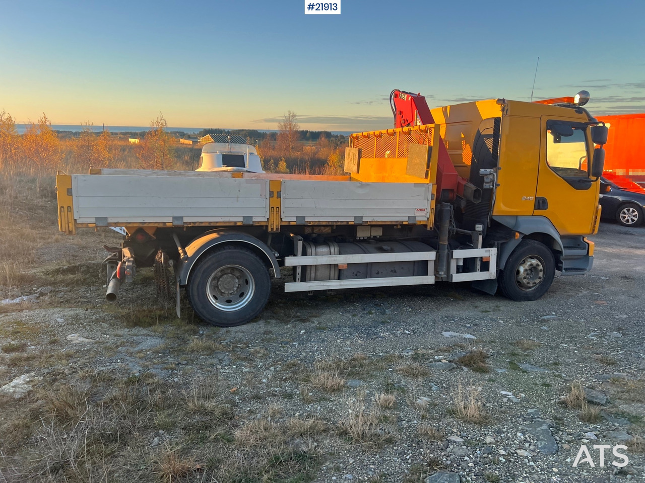 Volvo FL240 - Kamion s kranom: slika Volvo FL240 - Kamion s kranom Volvo FL240 - Kamion s kranom: slika Volvo FL240 - Kamion s kranom