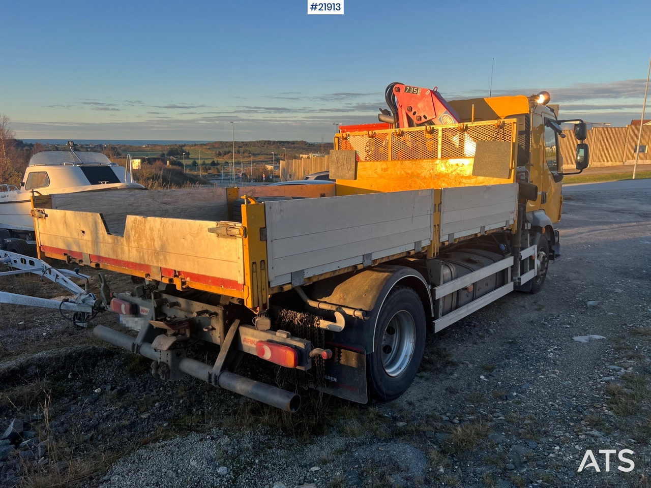 Volvo FL240 - Kamion s kranom: slika Volvo FL240 - Kamion s kranom Volvo FL240 - Kamion s kranom: slika Volvo FL240 - Kamion s kranom