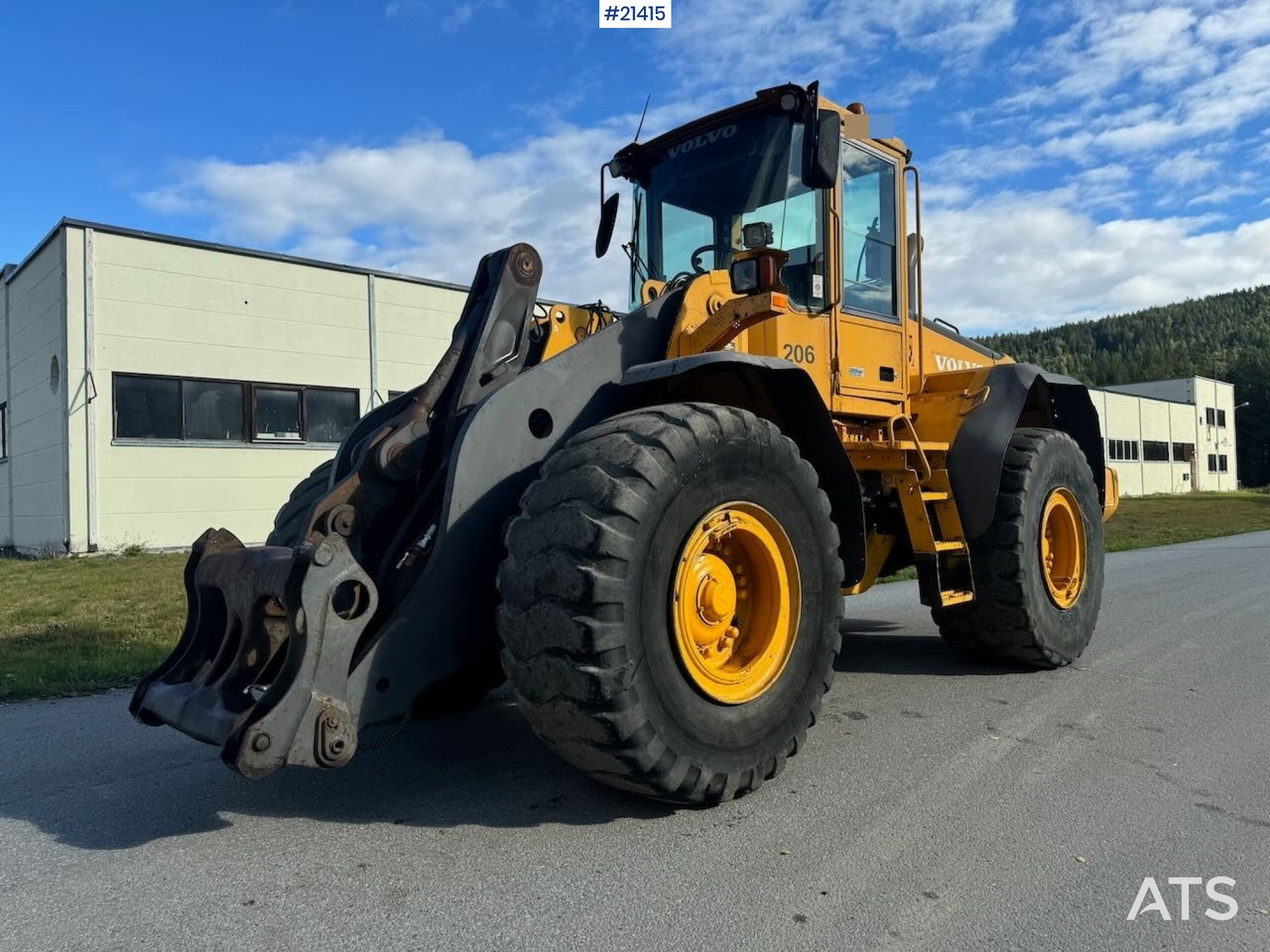 Volvo L110E - Utovarivač na kotačima: slika Volvo L110E - Utovarivač na kotačima Volvo L110E - Utovarivač na kotačima: slika Volvo L110E - Utovarivač na kotačima