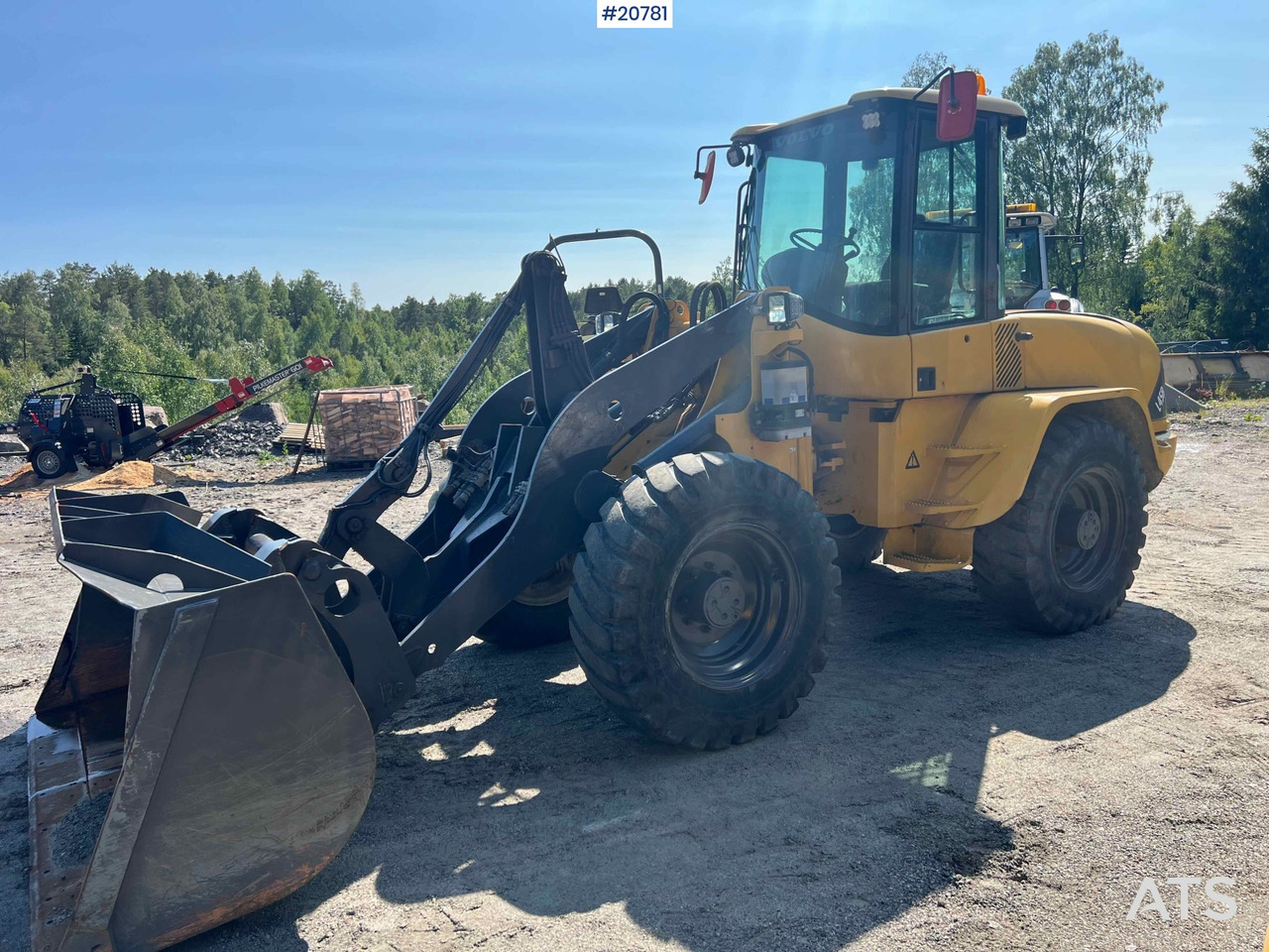 Volvo L45B - Utovarivač na kotačima: slika Volvo L45B - Utovarivač na kotačima Volvo L45B - Utovarivač na kotačima: slika Volvo L45B - Utovarivač na kotačima