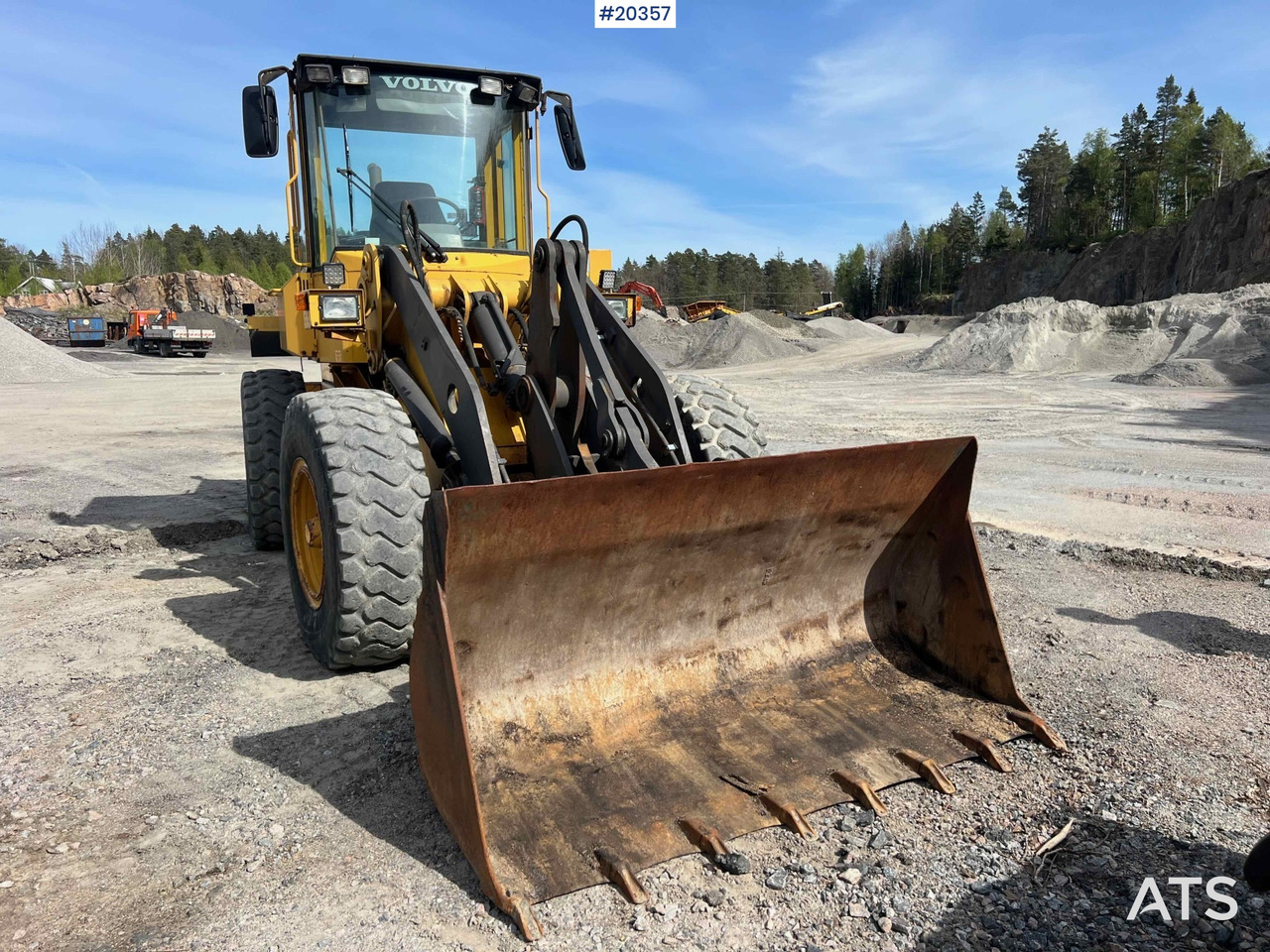 Volvo L70C - Utovarivač na kotačima: slika Volvo L70C - Utovarivač na kotačima Volvo L70C - Utovarivač na kotačima: slika Volvo L70C - Utovarivač na kotačima