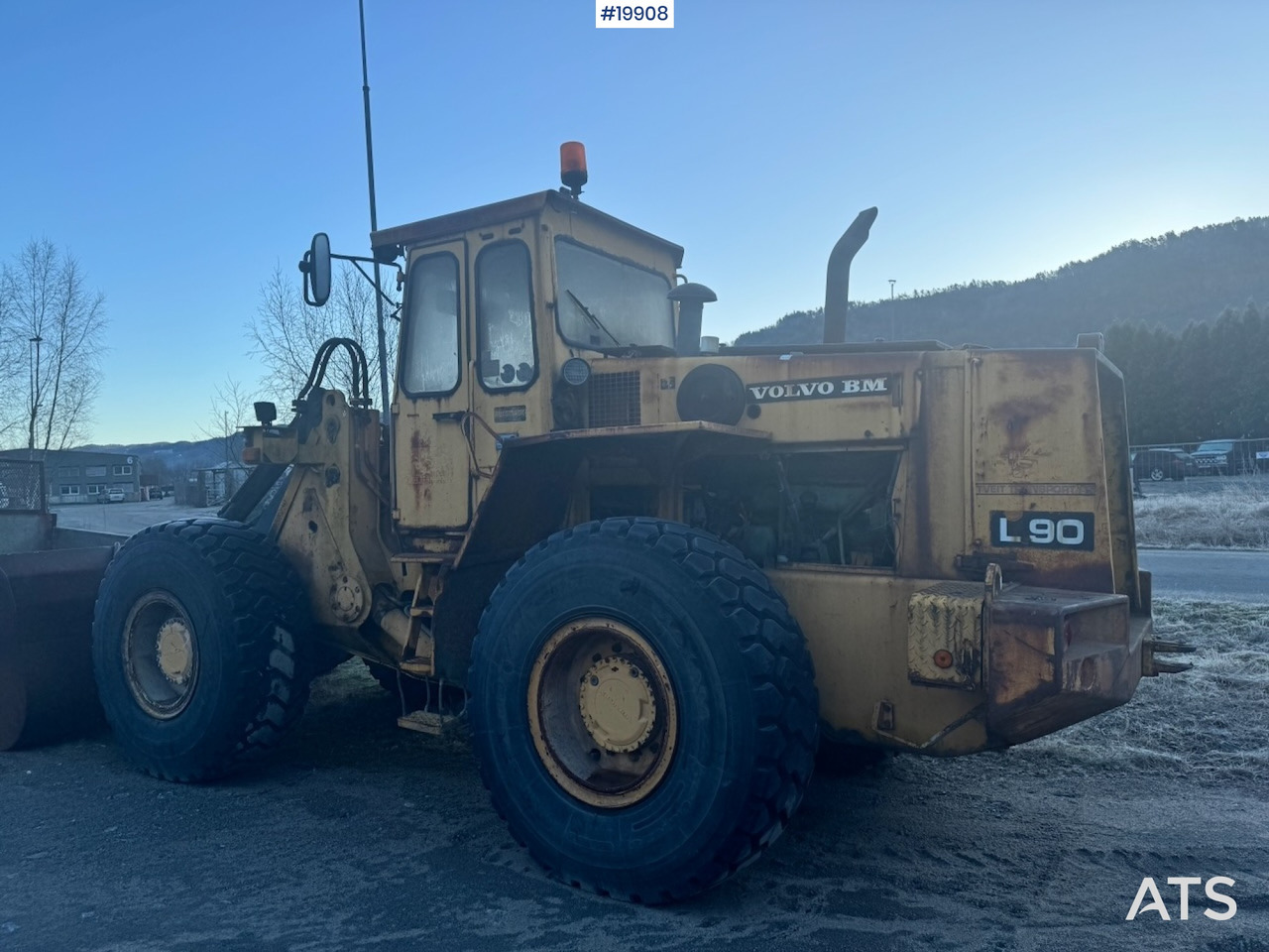 Volvo L90 - Utovarivač na kotačima: slika Volvo L90 - Utovarivač na kotačima Volvo L90 - Utovarivač na kotačima: slika Volvo L90 - Utovarivač na kotačima