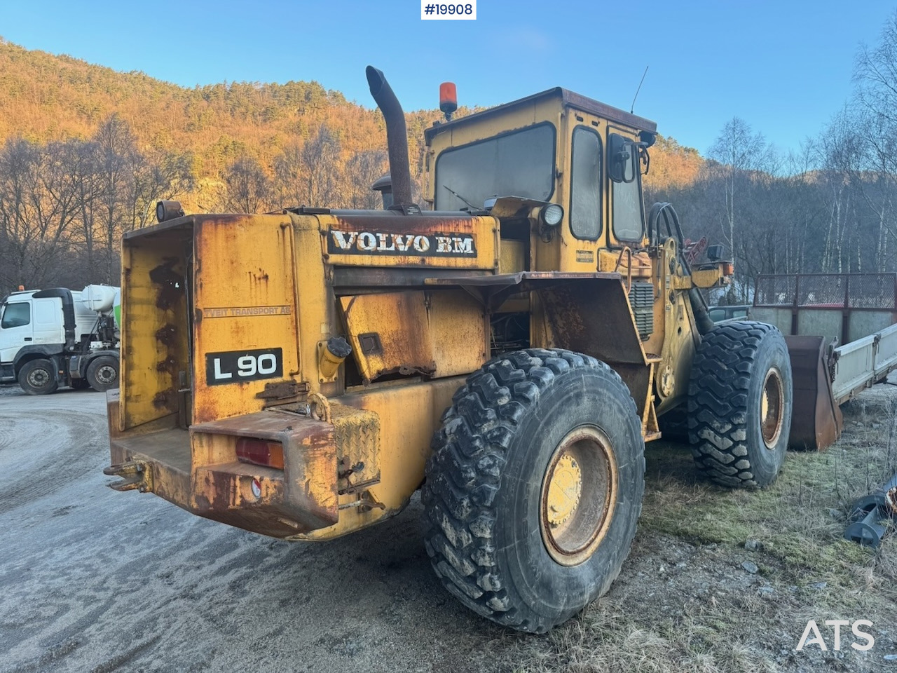 Volvo L90 - Utovarivač na kotačima: slika Volvo L90 - Utovarivač na kotačima Volvo L90 - Utovarivač na kotačima: slika Volvo L90 - Utovarivač na kotačima