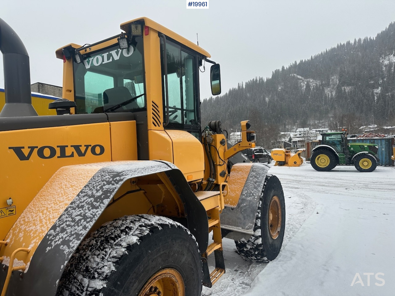 Volvo L90F - Utovarivač na kotačima: slika Volvo L90F - Utovarivač na kotačima Volvo L90F - Utovarivač na kotačima: slika Volvo L90F - Utovarivač na kotačima