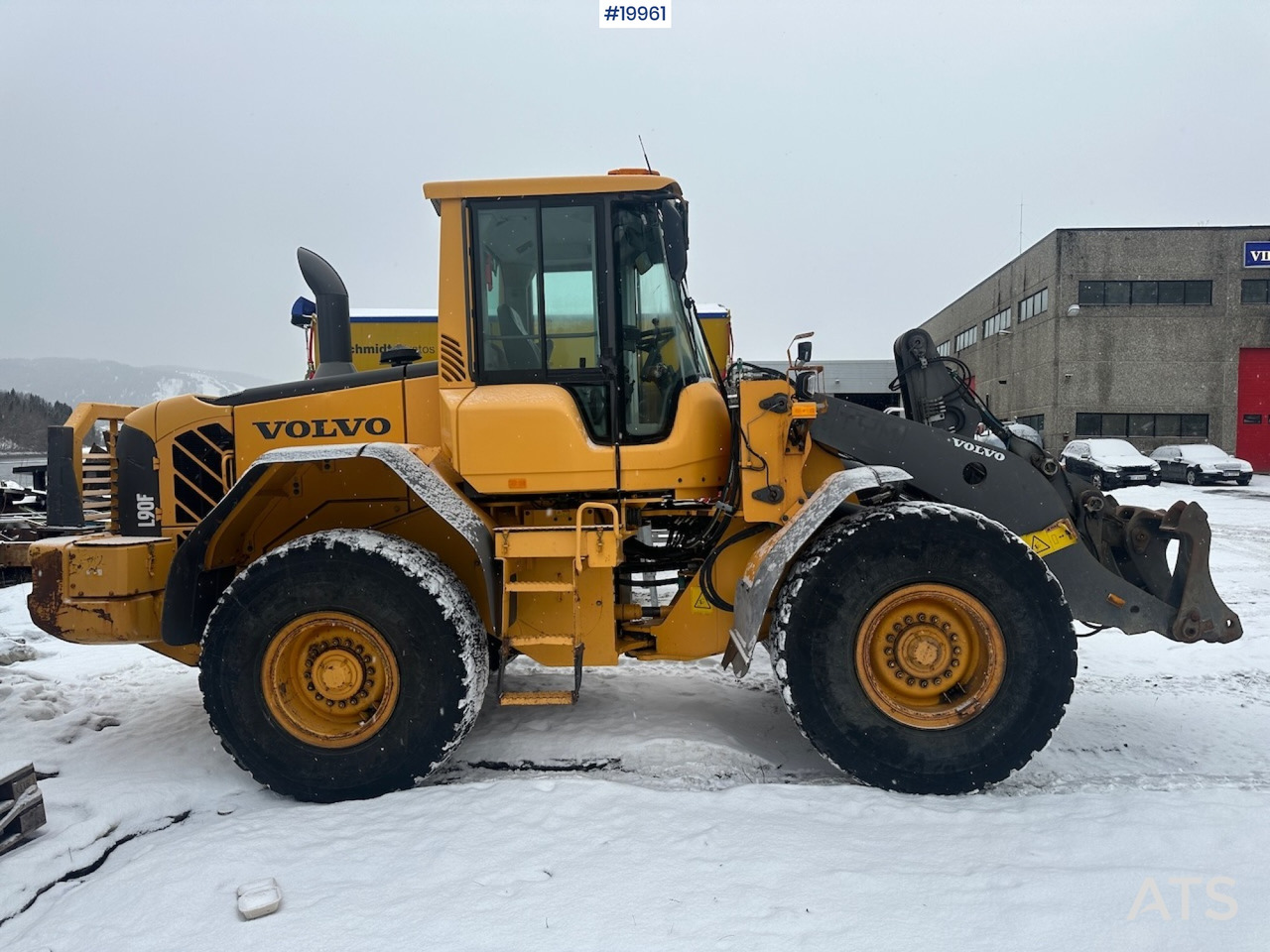 Volvo L90F - Utovarivač na kotačima: slika Volvo L90F - Utovarivač na kotačima Volvo L90F - Utovarivač na kotačima: slika Volvo L90F - Utovarivač na kotačima