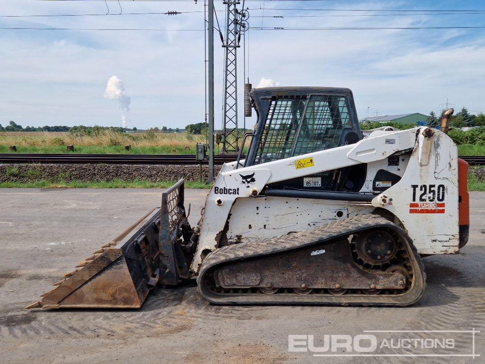 2005 Bobcat T250 - Mini utovarivač: slika 2005 Bobcat T250 - Mini utovarivač 2005 Bobcat T250 - Mini utovarivač: slika 2005 Bobcat T250 - Mini utovarivač