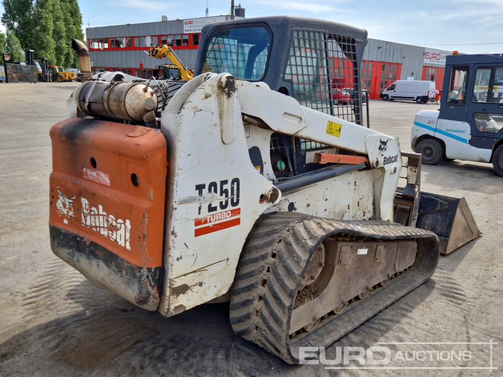 2005 Bobcat T250 - Mini utovarivač: slika 2005 Bobcat T250 - Mini utovarivač 2005 Bobcat T250 - Mini utovarivač: slika 2005 Bobcat T250 - Mini utovarivač