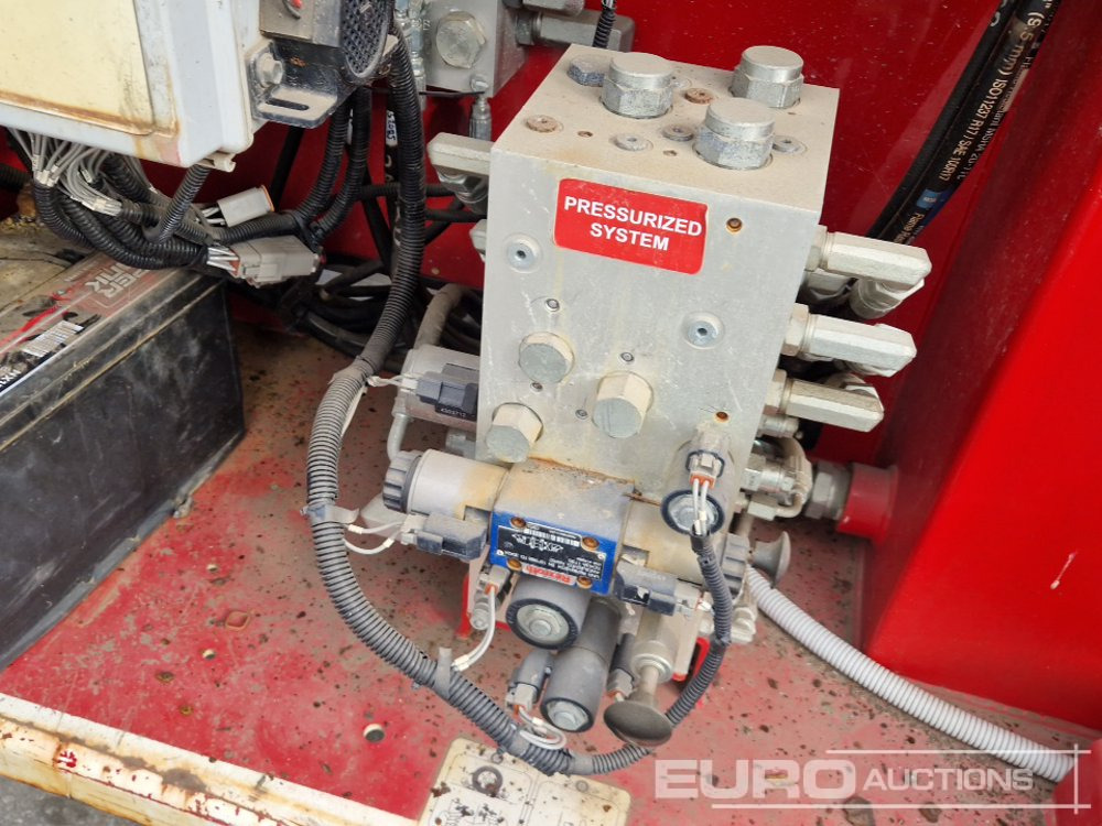 Škarasta podizna platforma 2013 JLG MEC3084RT: slika Škarasta podizna platforma 2013 JLG MEC3084RT Škarasta podizna platforma 2013 JLG MEC3084RT: slika Škarasta podizna platforma 2013 JLG MEC3084RT