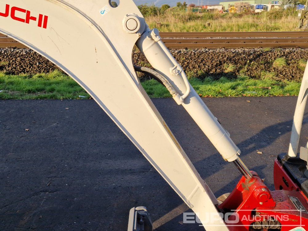 Mini bager 2018 Takeuchi TB216: slika Mini bager 2018 Takeuchi TB216