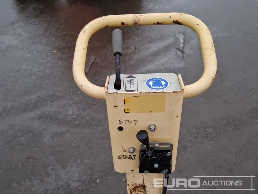 Stroj za asfaltiranje Dynapac LG160: slika Stroj za asfaltiranje Dynapac LG160 Stroj za asfaltiranje Dynapac LG160: slika Stroj za asfaltiranje Dynapac LG160