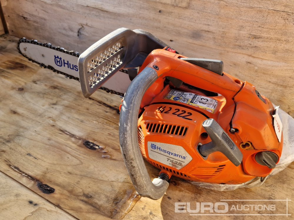 Husqvarna Chainsaws (2 of) - Građevinska oprema: slika Husqvarna Chainsaws (2 of) - Građevinska oprema Husqvarna Chainsaws (2 of) - Građevinska oprema: slika Husqvarna Chainsaws (2 of) - Građevinska oprema