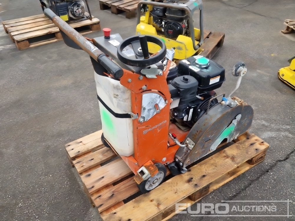 Husqvarna FS400LV - Stroj za asfaltiranje: slika Husqvarna FS400LV - Stroj za asfaltiranje Husqvarna FS400LV - Stroj za asfaltiranje: slika Husqvarna FS400LV - Stroj za asfaltiranje