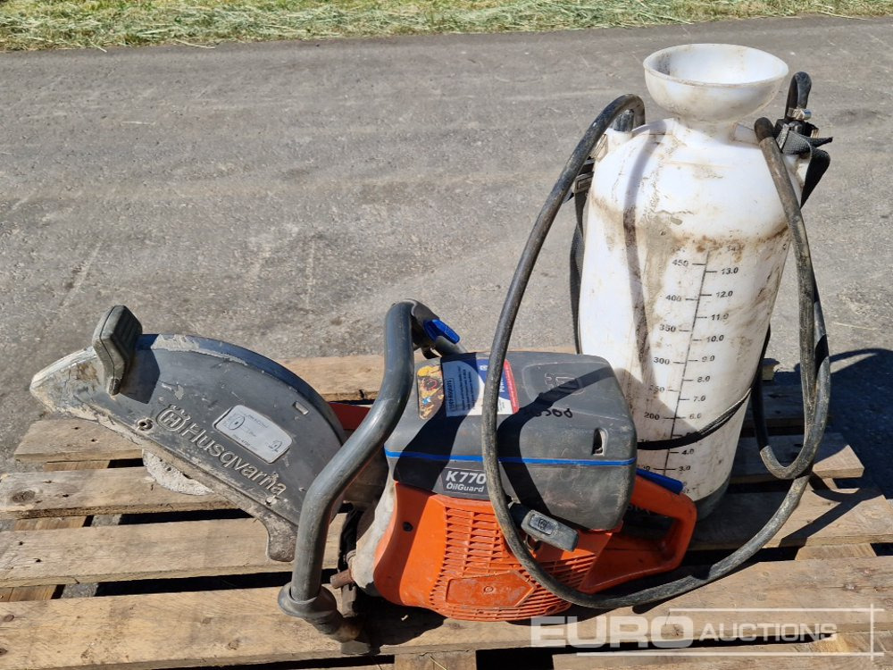 Husqvarna K770 Handheld Quickcut Saw with Water Sprayer - Stroj za asfaltiranje: slika Husqvarna K770 Handheld Quickcut Saw with Water Sprayer - Stroj za asfaltiranje Husqvarna K770 Handheld Quickcut Saw with Water Sprayer - Stroj za asfaltiranje: slika Husqvarna K770 Handheld Quickcut Saw with Water Sprayer - Stroj za asfaltiranje