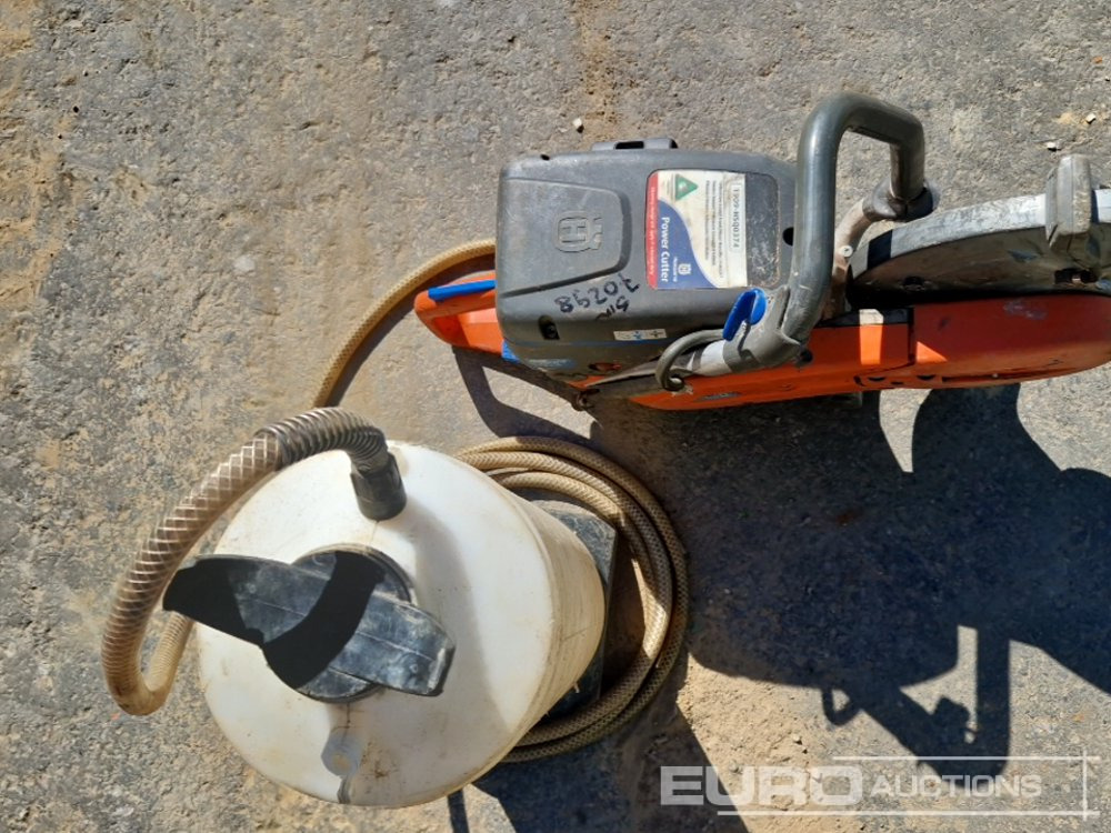 Husqvarna K770 Handheld Quickcut Saw with Water Sprayer - Stroj za asfaltiranje: slika Husqvarna K770 Handheld Quickcut Saw with Water Sprayer - Stroj za asfaltiranje Husqvarna K770 Handheld Quickcut Saw with Water Sprayer - Stroj za asfaltiranje: slika Husqvarna K770 Handheld Quickcut Saw with Water Sprayer - Stroj za asfaltiranje