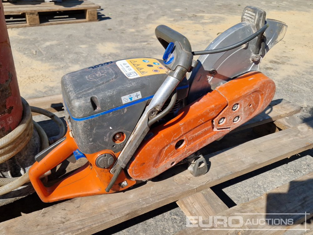 Husqvarna K770 Handheld Quickcut Saw with Water Sprayer - Stroj za asfaltiranje: slika Husqvarna K770 Handheld Quickcut Saw with Water Sprayer - Stroj za asfaltiranje Husqvarna K770 Handheld Quickcut Saw with Water Sprayer - Stroj za asfaltiranje: slika Husqvarna K770 Handheld Quickcut Saw with Water Sprayer - Stroj za asfaltiranje