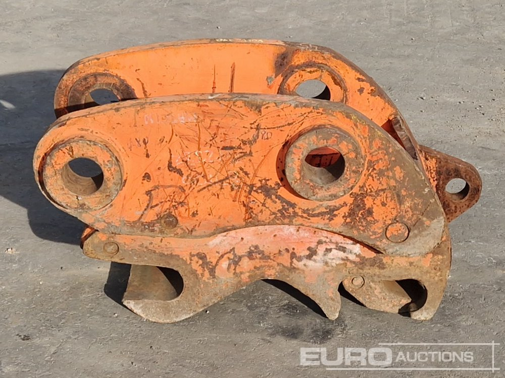 Brza spojka Hydraulic QH Twinlock, Pin 80/80mm, to suit 20-25 Ton Excavator (CAT 320B): slika Brza spojka Hydraulic QH Twinlock, Pin 80/80mm, to suit 20-25 Ton Excavator (CAT 320B)