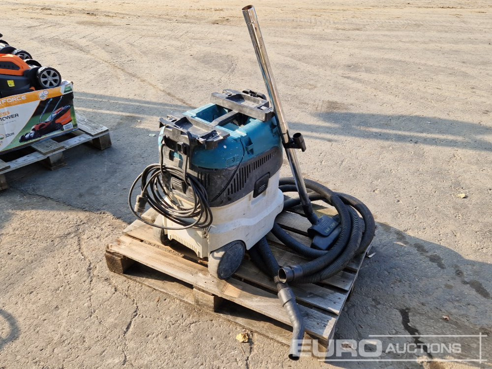 Makita VC4210L Vacuum Cleaner - Građevinska oprema: slika Makita VC4210L Vacuum Cleaner - Građevinska oprema Makita VC4210L Vacuum Cleaner - Građevinska oprema: slika Makita VC4210L Vacuum Cleaner - Građevinska oprema