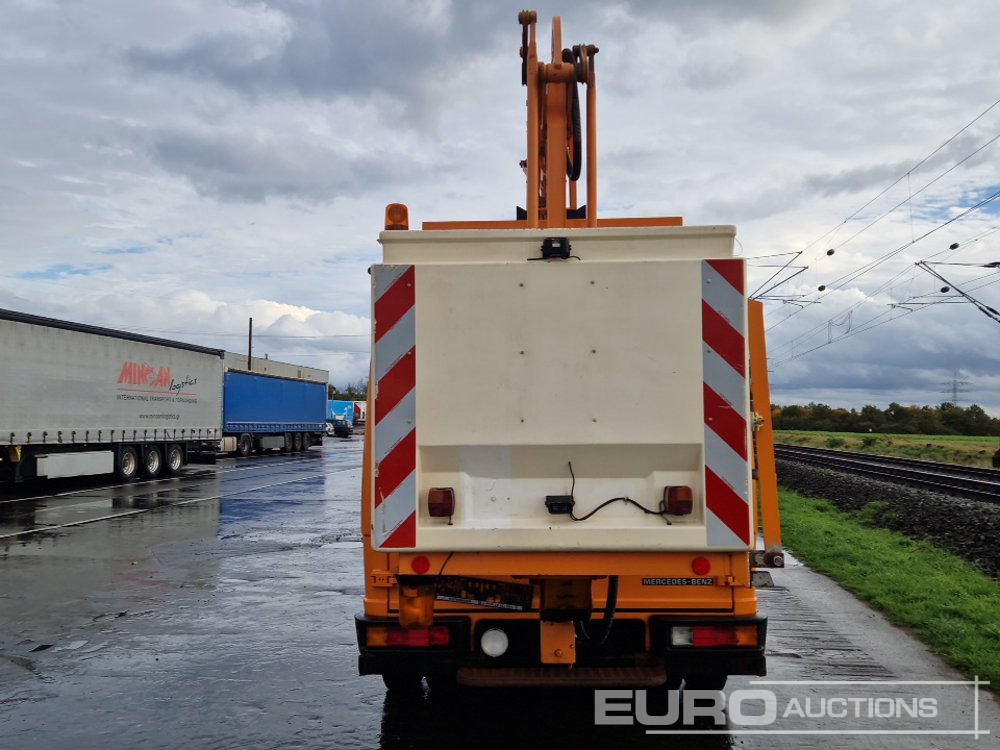 Mercedes 612D - Podizna platforma montirana na kamion: slika Mercedes 612D - Podizna platforma montirana na kamion Mercedes 612D - Podizna platforma montirana na kamion: slika Mercedes 612D - Podizna platforma montirana na kamion