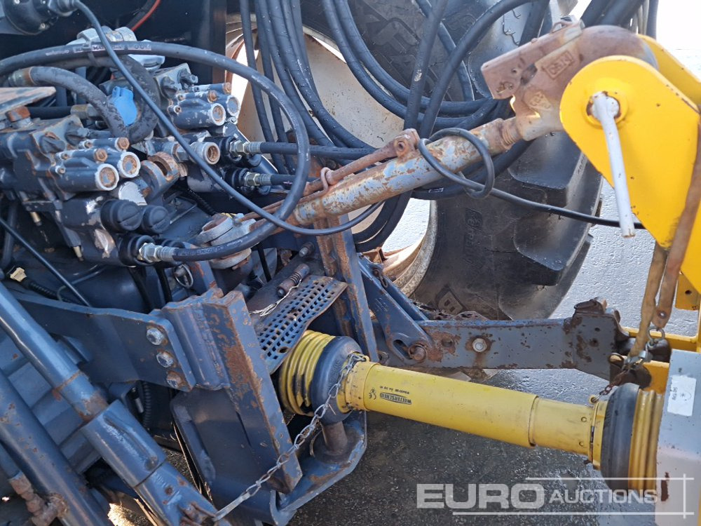 Traktor New Holland TS100: slika Traktor New Holland TS100