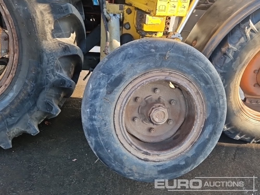 Traktor New Holland TS100: slika Traktor New Holland TS100