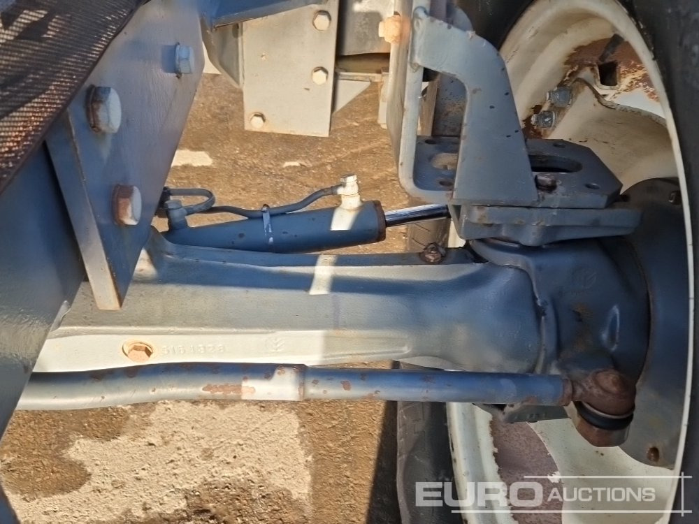 Traktor New Holland TS100: slika Traktor New Holland TS100