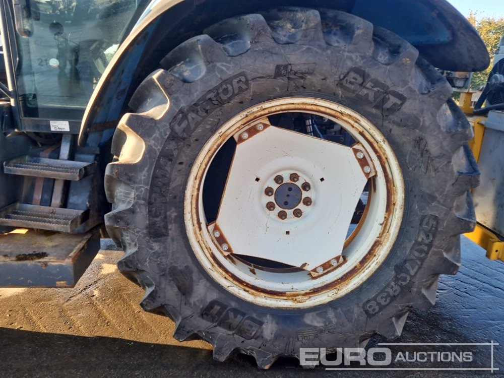 Traktor New Holland TS100: slika Traktor New Holland TS100