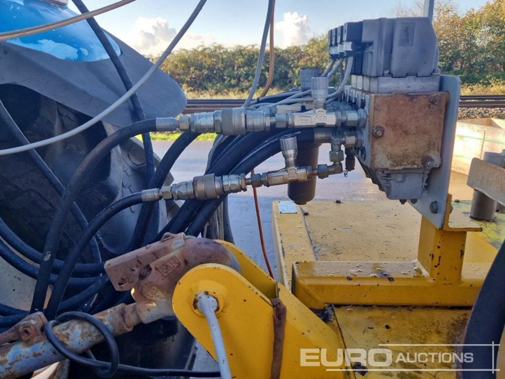 Traktor New Holland TS100: slika Traktor New Holland TS100