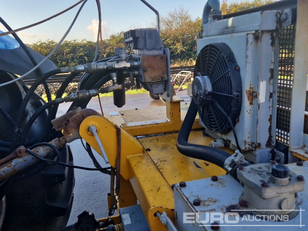 Traktor New Holland TS100: slika Traktor New Holland TS100