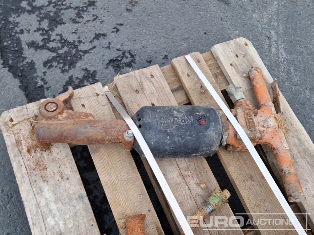 Stroj za asfaltiranje Pneumatic Breaker (4 of) + Chisels: slika Stroj za asfaltiranje Pneumatic Breaker (4 of) + Chisels