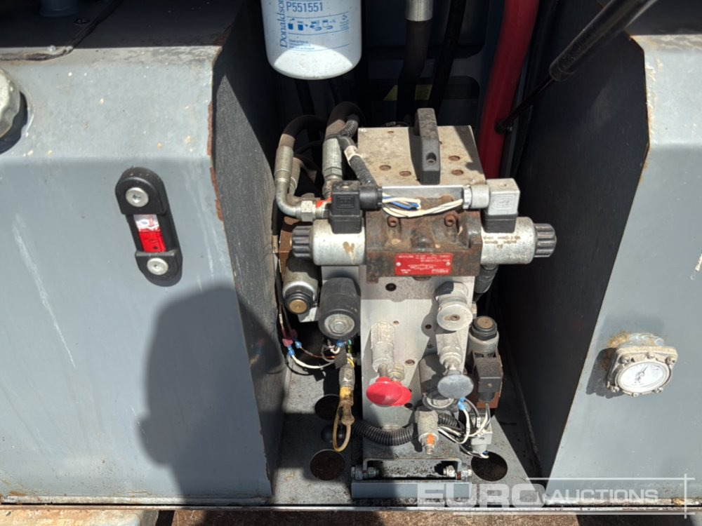 Podizna platforma 2017 SkyJack SJ6826RT: slika Podizna platforma 2017 SkyJack SJ6826RT