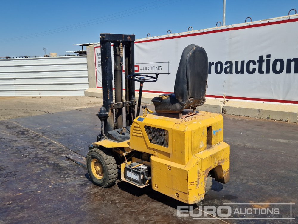 Diesel Forklift, 2 Stage Mast, Forks - Viličar: slika Diesel Forklift, 2 Stage Mast, Forks - Viličar Diesel Forklift, 2 Stage Mast, Forks - Viličar: slika Diesel Forklift, 2 Stage Mast, Forks - Viličar