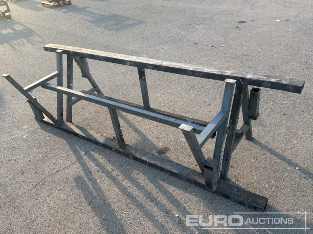 Metal Bench (2 of) - Građevinska oprema: slika Metal Bench (2 of) - Građevinska oprema Metal Bench (2 of) - Građevinska oprema: slika Metal Bench (2 of) - Građevinska oprema