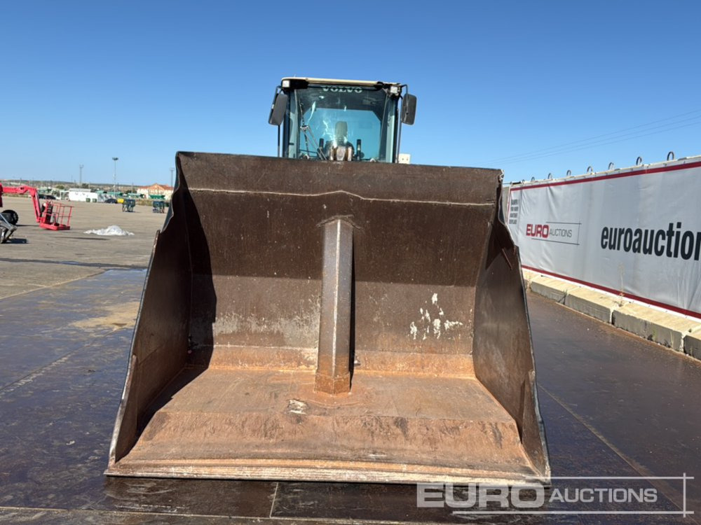 Utovarivač na kotačima Volvo L90F: slika Utovarivač na kotačima Volvo L90F