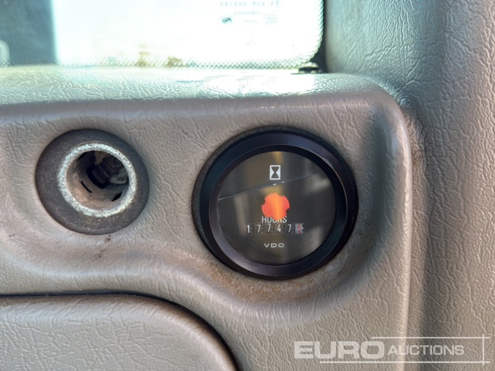 Utovarivač na kotačima Volvo L90F: slika Utovarivač na kotačima Volvo L90F