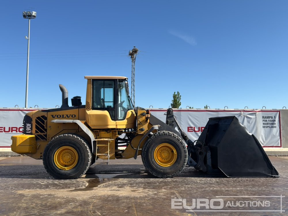 Utovarivač na kotačima Volvo L90F: slika Utovarivač na kotačima Volvo L90F