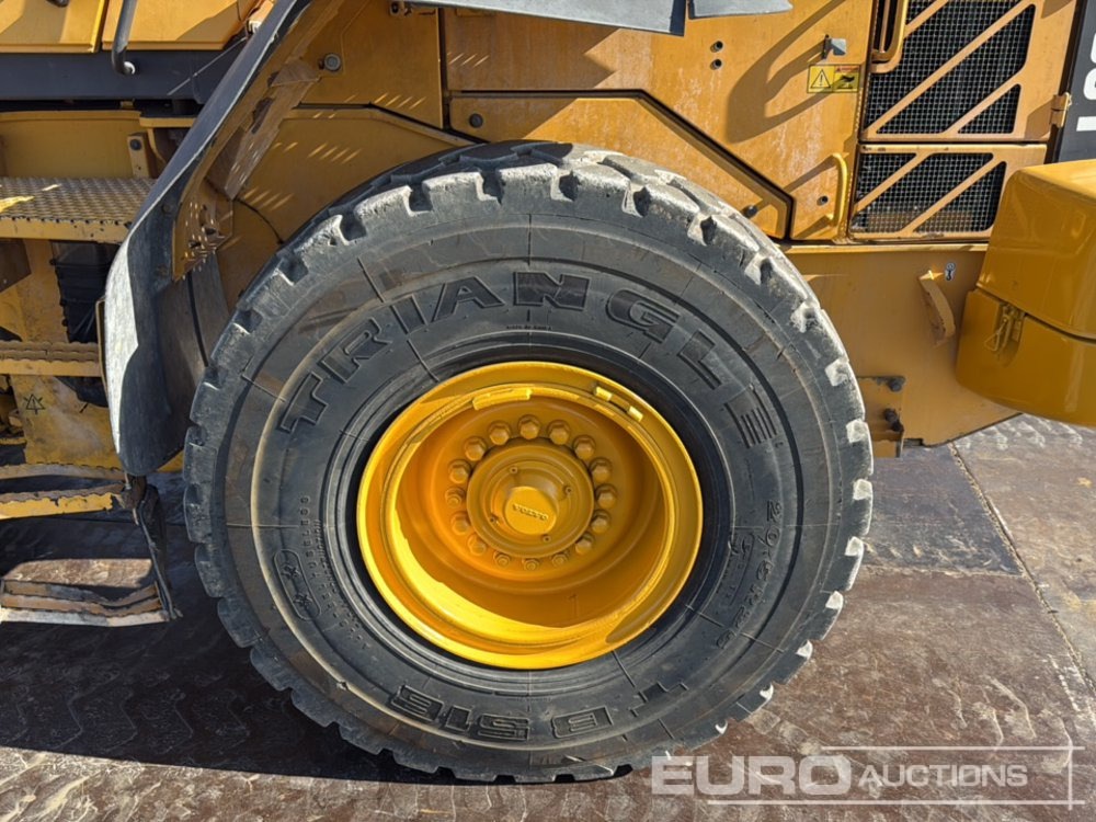Utovarivač na kotačima Volvo L90F: slika Utovarivač na kotačima Volvo L90F