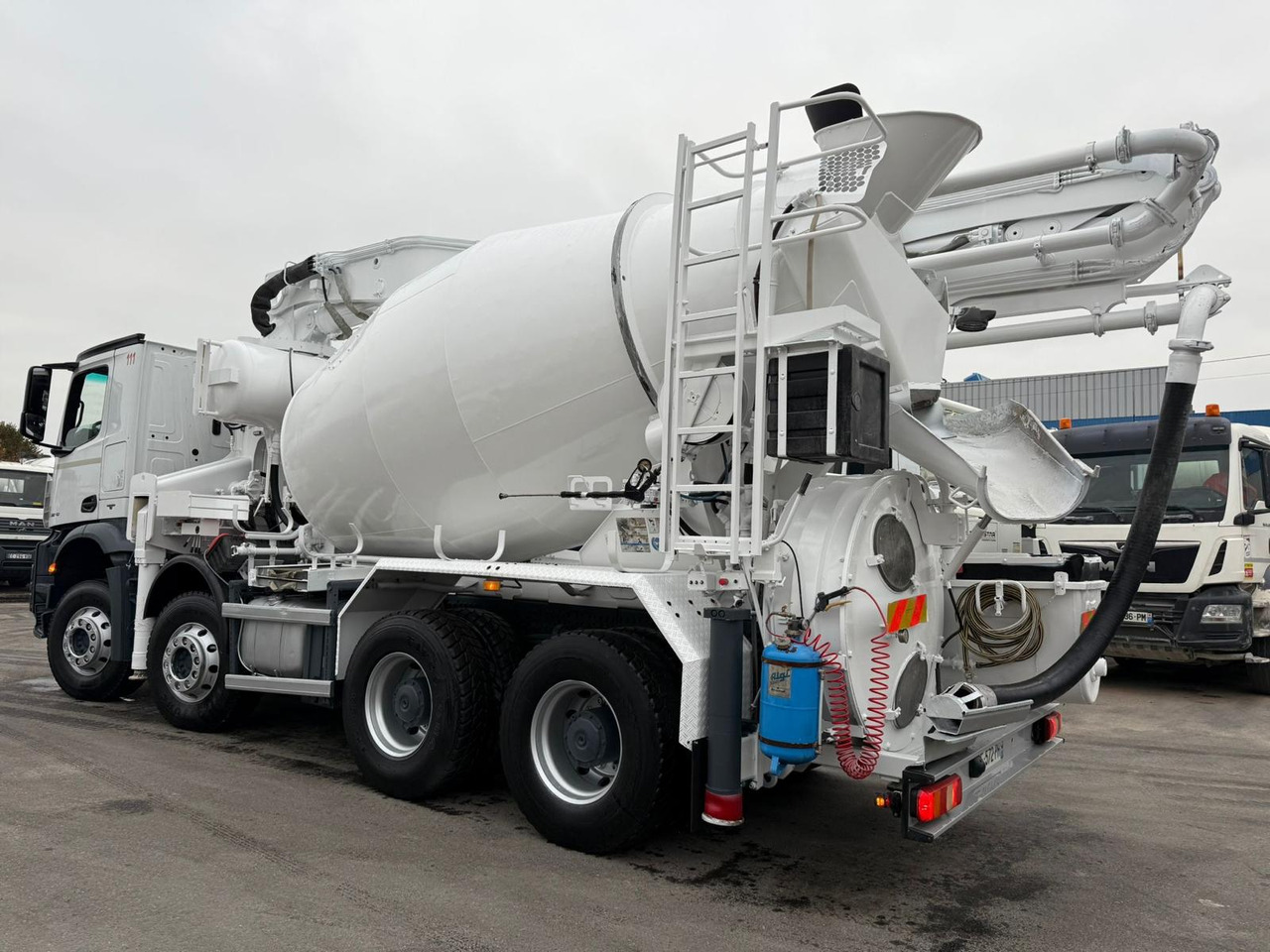 Camion mixo-pompe Arocs 3240 EE-572-PH - Beton pumpa: slika Camion mixo-pompe Arocs 3240 EE-572-PH - Beton pumpa Camion mixo-pompe Arocs 3240 EE-572-PH - Beton pumpa: slika Camion mixo-pompe Arocs 3240 EE-572-PH - Beton pumpa