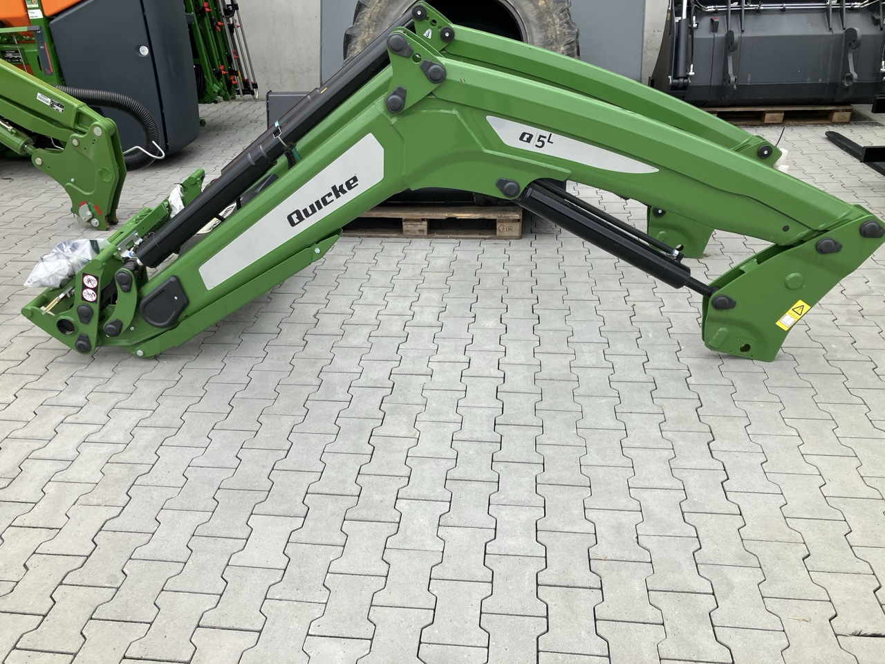 Alö Frontlader Q5 LDM EURO - Prednji utovarivač za traktor: slika Alö Frontlader Q5 LDM EURO - Prednji utovarivač za traktor Alö Frontlader Q5 LDM EURO - Prednji utovarivač za traktor: slika Alö Frontlader Q5 LDM EURO - Prednji utovarivač za traktor