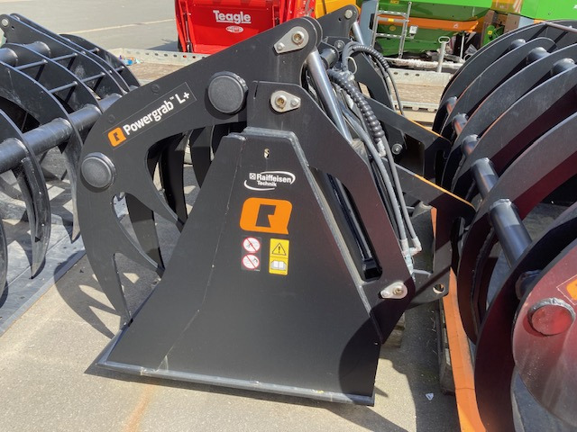 Alö Powergrab L 240 für Cargo 740 - Prednji utovarivač za traktor: slika Alö Powergrab L 240 für Cargo 740 - Prednji utovarivač za traktor Alö Powergrab L 240 für Cargo 740 - Prednji utovarivač za traktor: slika Alö Powergrab L 240 für Cargo 740 - Prednji utovarivač za traktor