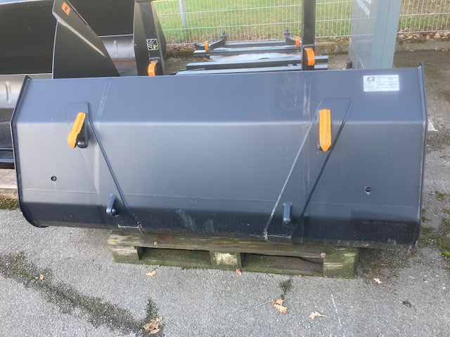 Alö Volumenschaufel VM 245 - Prednji utovarivač za traktor: slika Alö Volumenschaufel VM 245 - Prednji utovarivač za traktor Alö Volumenschaufel VM 245 - Prednji utovarivač za traktor: slika Alö Volumenschaufel VM 245 - Prednji utovarivač za traktor