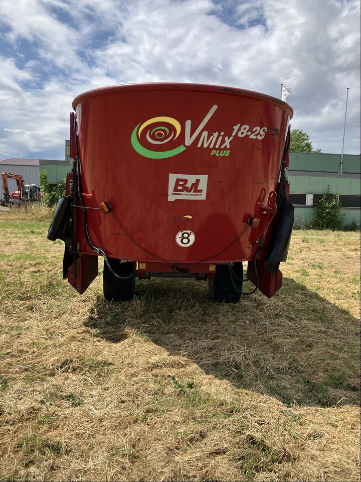 BVL Futtermischwagen V-Mix 18 2S - Vagon-miješalica za krmivo: slika BVL Futtermischwagen V-Mix 18 2S - Vagon-miješalica za krmivo BVL Futtermischwagen V-Mix 18 2S - Vagon-miješalica za krmivo: slika BVL Futtermischwagen V-Mix 18 2S - Vagon-miješalica za krmivo