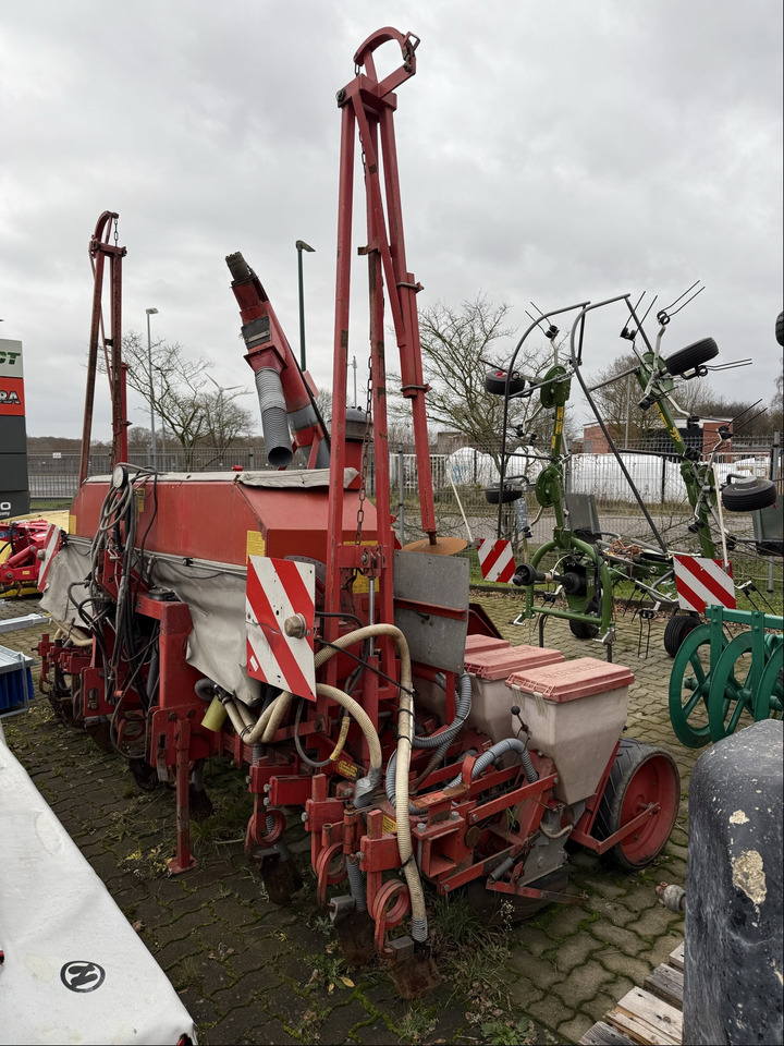 Becker Aeromat T 8-Reihig - Sijačica: slika Becker Aeromat T 8-Reihig - Sijačica Becker Aeromat T 8-Reihig - Sijačica: slika Becker Aeromat T 8-Reihig - Sijačica