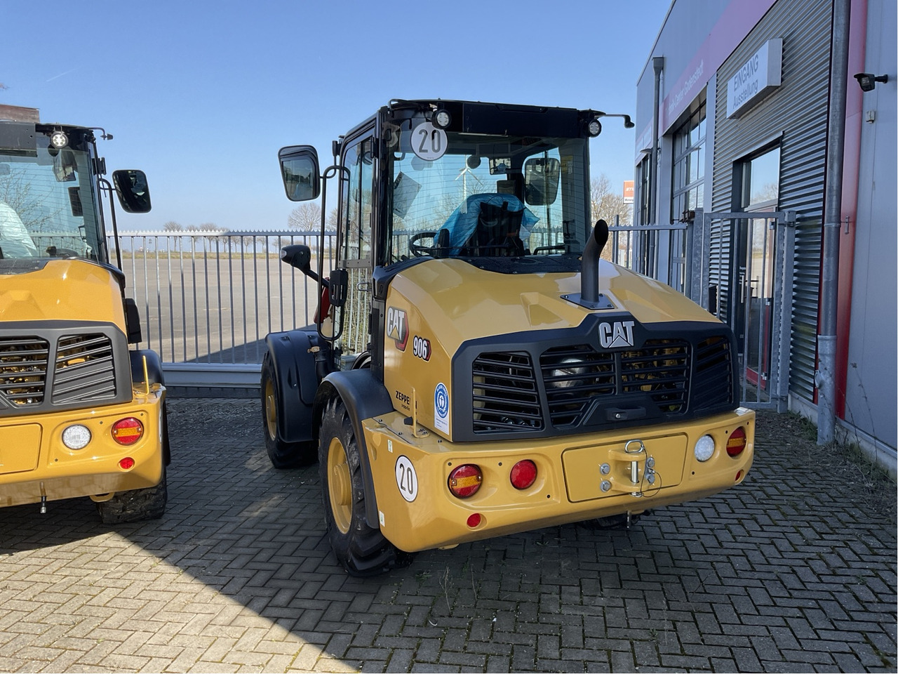 Caterpillar 906 - Utovarivač na kotačima: slika Caterpillar 906 - Utovarivač na kotačima Caterpillar 906 - Utovarivač na kotačima: slika Caterpillar 906 - Utovarivač na kotačima