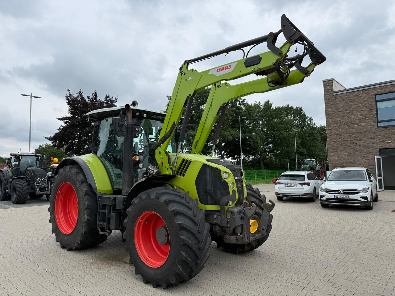 Claas Arion 650 C-Matic - Traktor: slika Claas Arion 650 C-Matic - Traktor Claas Arion 650 C-Matic - Traktor: slika Claas Arion 650 C-Matic - Traktor