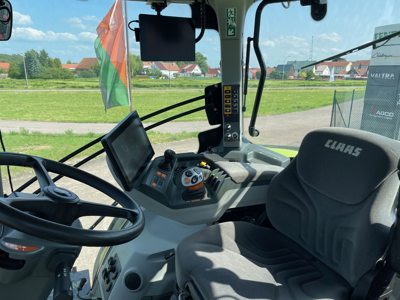 Claas Axion 870 CMATIC - Traktor: slika Claas Axion 870 CMATIC - Traktor Claas Axion 870 CMATIC - Traktor: slika Claas Axion 870 CMATIC - Traktor