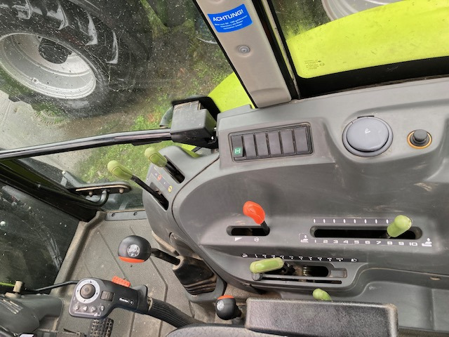 Claas Axos 310 - Traktor: slika Claas Axos 310 - Traktor Claas Axos 310 - Traktor: slika Claas Axos 310 - Traktor